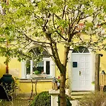 Restaurant Und Zur Puppenstube