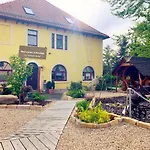 Pensión Restaurant Und Zur Puppenstube 3*