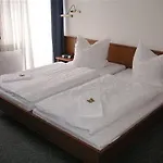 Pensión Restaurant Und Zur Puppenstube
