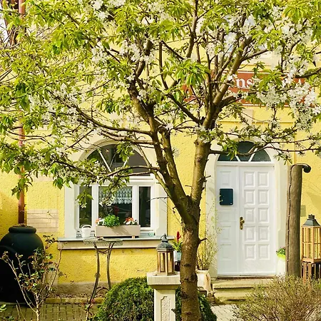 Restaurant Und Zur Puppenstube