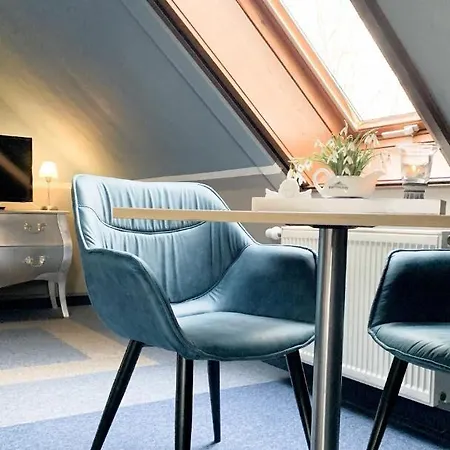 Restaurant Und Zur Puppenstube Штольпен