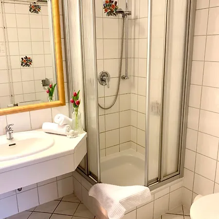 Restaurant Und Zur Puppenstube Штольпен