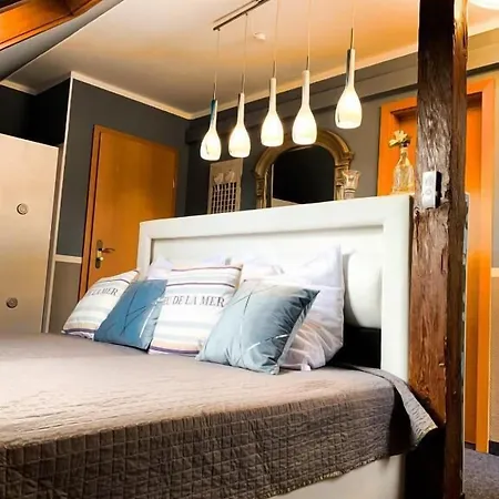 Pensión Restaurant Und Zur Puppenstube 3*