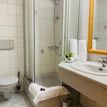 Restaurant Und Zur Puppenstube 3*