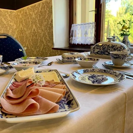 Restaurant Und Zur Puppenstube